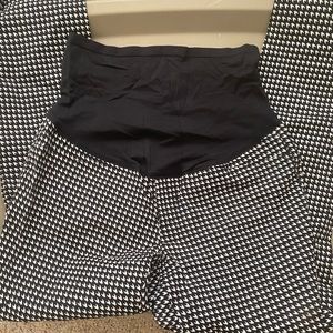 Houndstooth maternity pants 🖤🤍